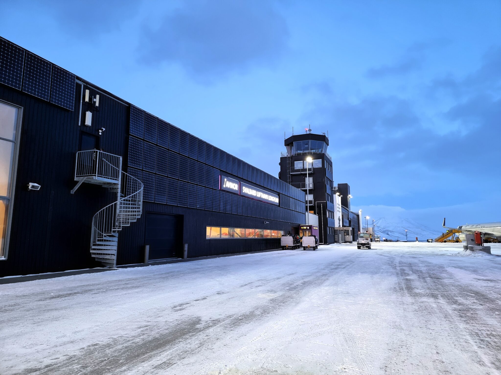 【スヴァールバル諸島】最新版|世界最北端の町への行き方 ホッキョクナビ