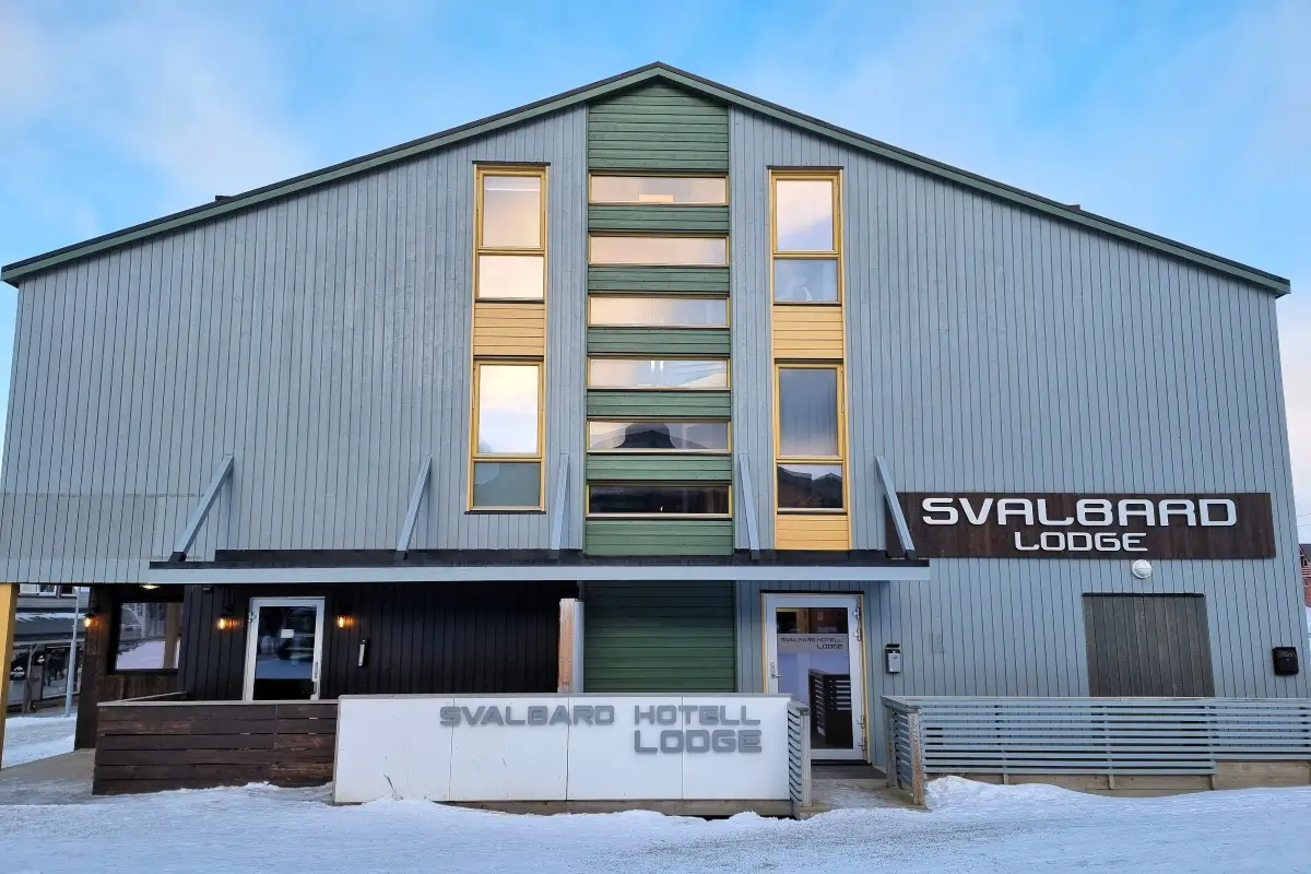 Svalbard Hotell｜Lodgeの外観