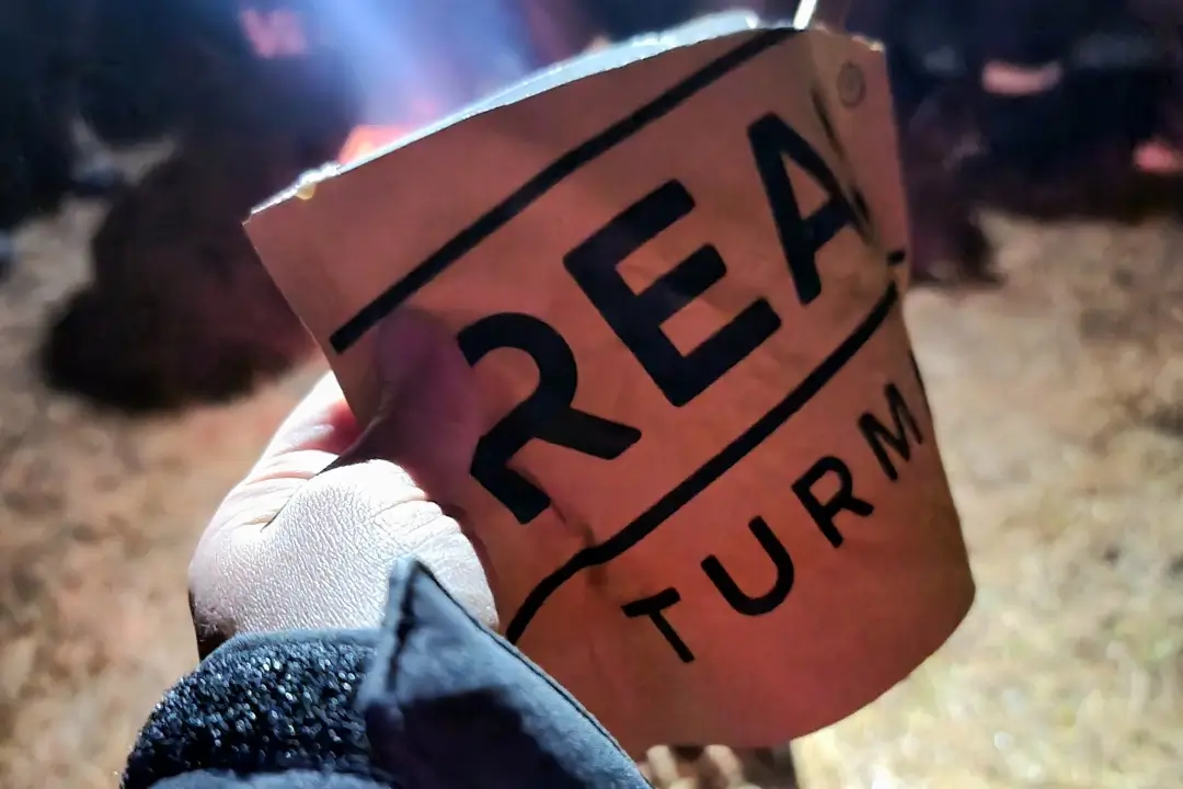 オーロラツアーで提供されたREAL Turmatの温かい軽食