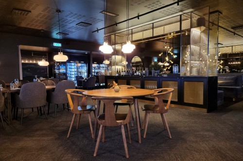 ロングイェールビーンにあるFunktionærmessen Restaurant店内のシックで落ち着いた雰囲気