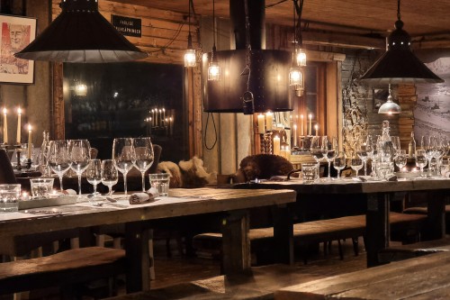 ロングイェールビーンの町外れにあるGruvelageretレストラン店内のおしゃれな雰囲気