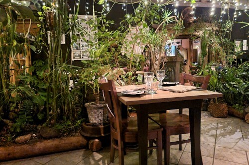 ロングイェールビーンにあるMary-Ann’s Vinterhagenレストランは、ガラス張りの店内に植物がたくさん置いてあって温室のような雰囲気