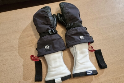 HESTRAのミトン手袋（取り外し可能な厚手インナー付き）