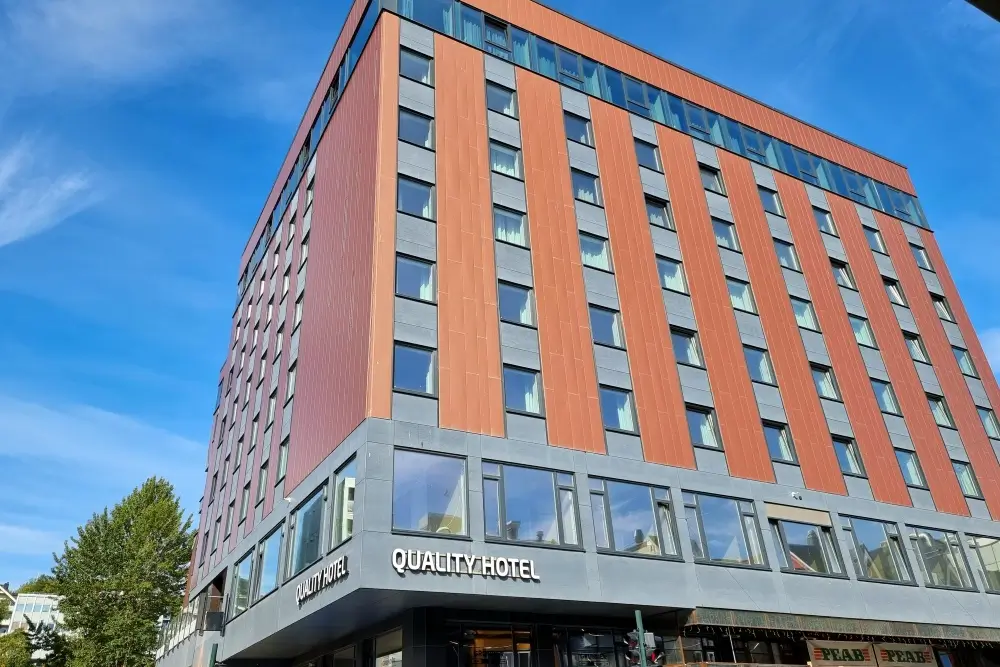 トロムソ中心部にあるQuality Hotel Grand Tromsøの外観